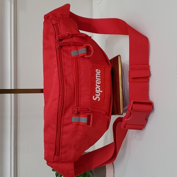 NWOT Supreme Waist Bag❤️❤️ - Picture 4 of 13